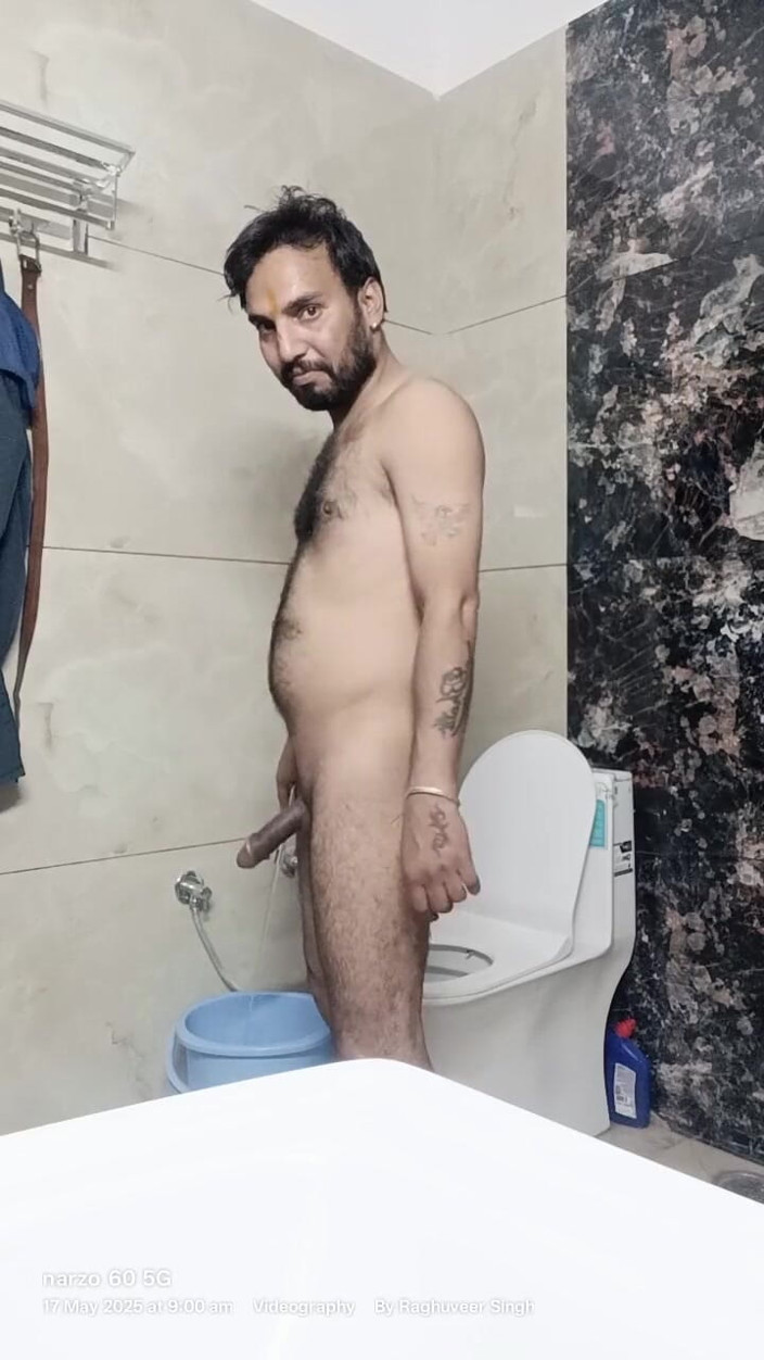 Rajasthani-old-lover: Tati indian face duș și se masturbează