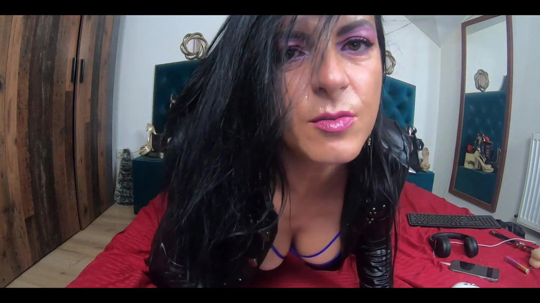 MilfyCalla: 性感皮床挑逗紧裤和没有内裤 311