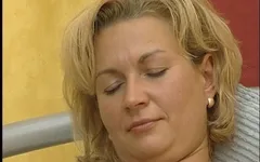 Reife Mutti Jenny Weisst Wie Man Wichst - Mature Mom Jenny Knows How to Jerk off