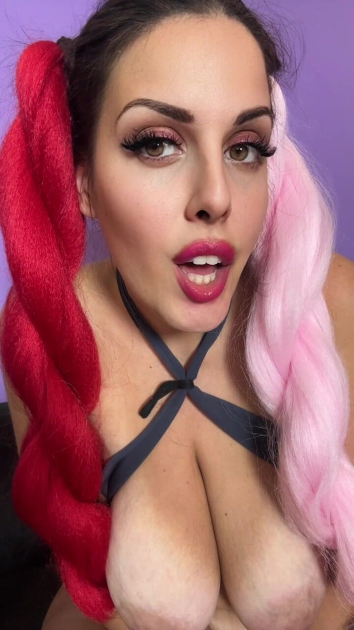 Young_strawberry: Bbc consolador provoca y habla sucio