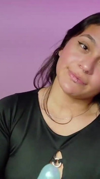 Saya sentiasa tunduk kepada awak, mungil mahu disetubuhi