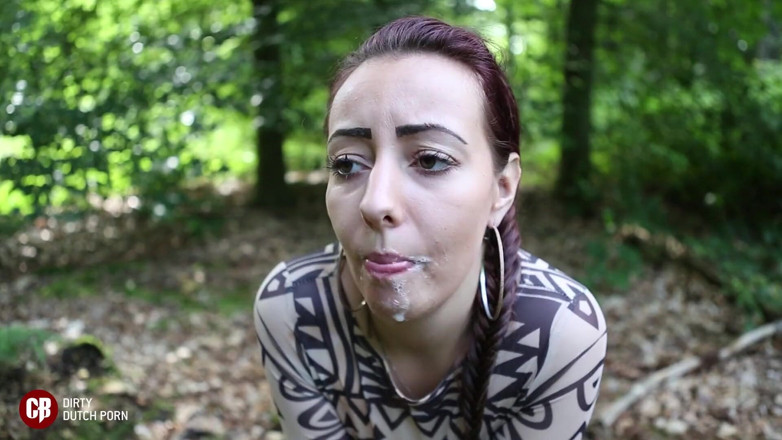 Cumbizz: Dutch teen student gives blowbang during lunch break