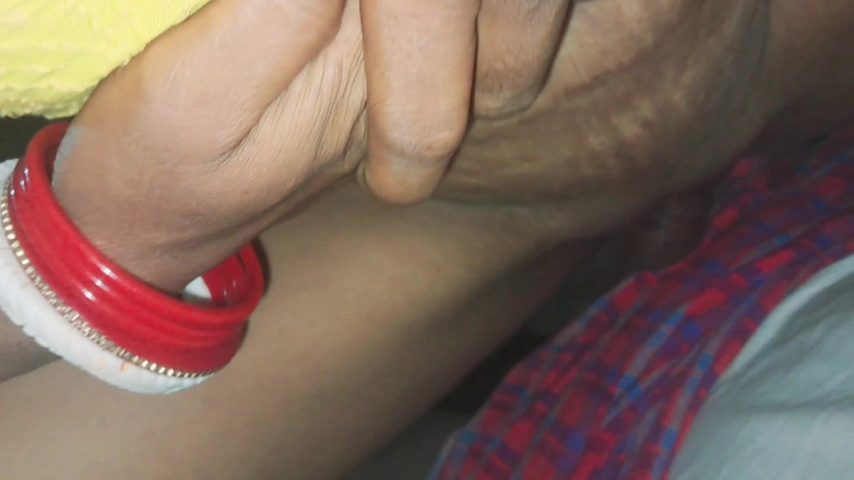 Trilokinath: 大きな胸の継母が配管工に犯される