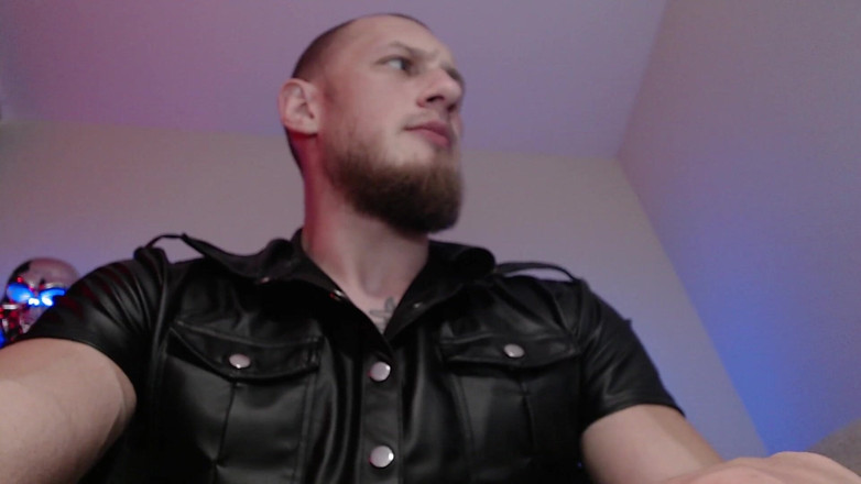 Hunky time: Leather Master, Saliva(spitting) and Biceps