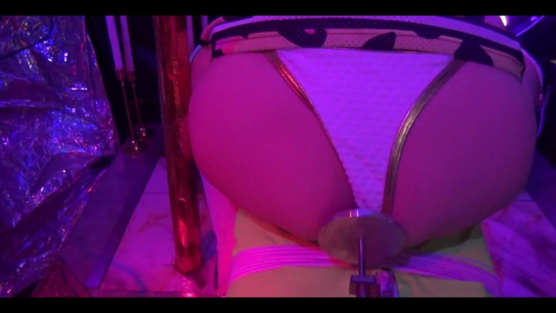Toy Pleasure: Toypleasurexxx - o jucărie de aur pentru tânărul meu cur