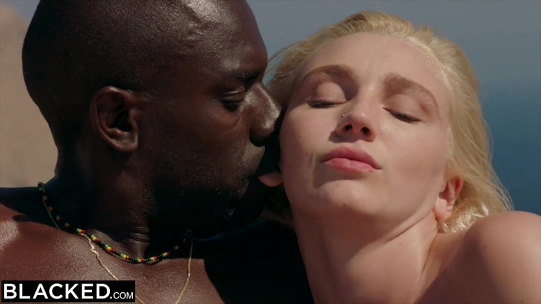 Blacked: Blacked Kendra Sunderland tatilde canavar siyah yarakla sikiliyor