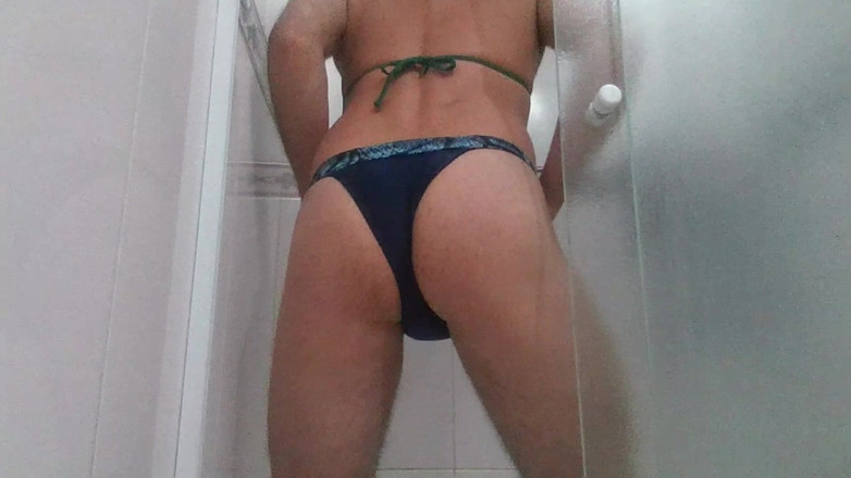 Alan Long: シャワーでお尻を剃る!