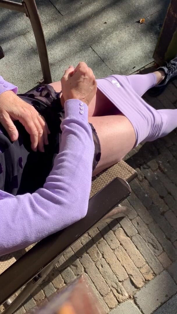 Louise: Purple leggings cum