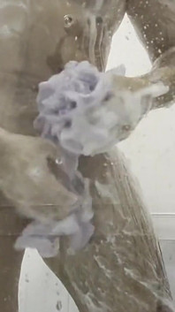 Prise de douche rapide, masturbation et éjaculation