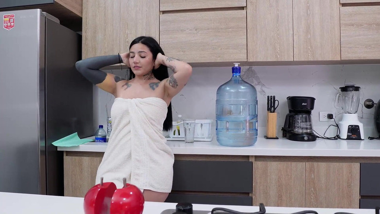 La Rola: Kolumbianisches schätzchen mit phänomenalem körper La Rola verführt ihren Klempner,...