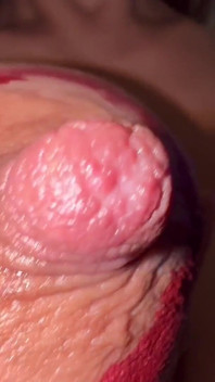 Succhiare le mie tette e latte con il rossetto areola