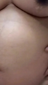 妊娠中の義姉の乳首