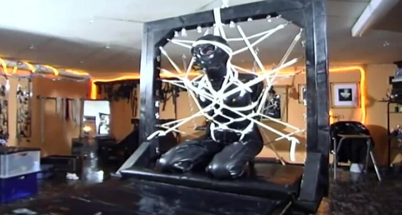 Fetish Desire: Bdsm con ragazza mascherata in lattice