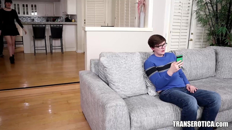 TransErotica: Transerotica Autumn Rain a Jason Grayson šukají Amelia Ivory