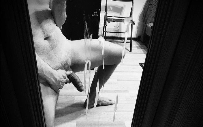 Stanislav_desired: 一边访问新公寓一边在镜子上高潮