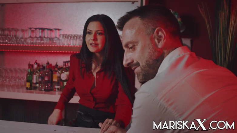 Mariska x: Mariska uwielbia, gdy jej dziewczyna Tina zostaje zerżnięta