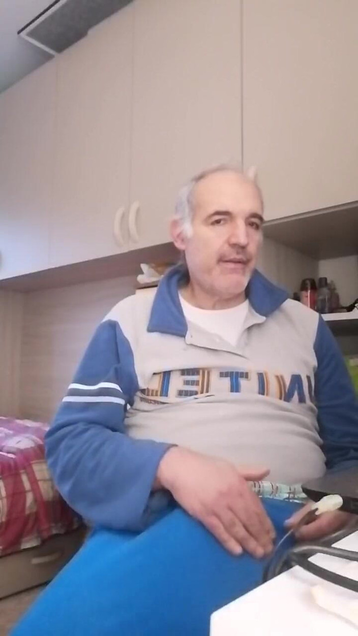 Setesesso7: 勃起したペニスがスマートフォンの画面いっぱいに映る