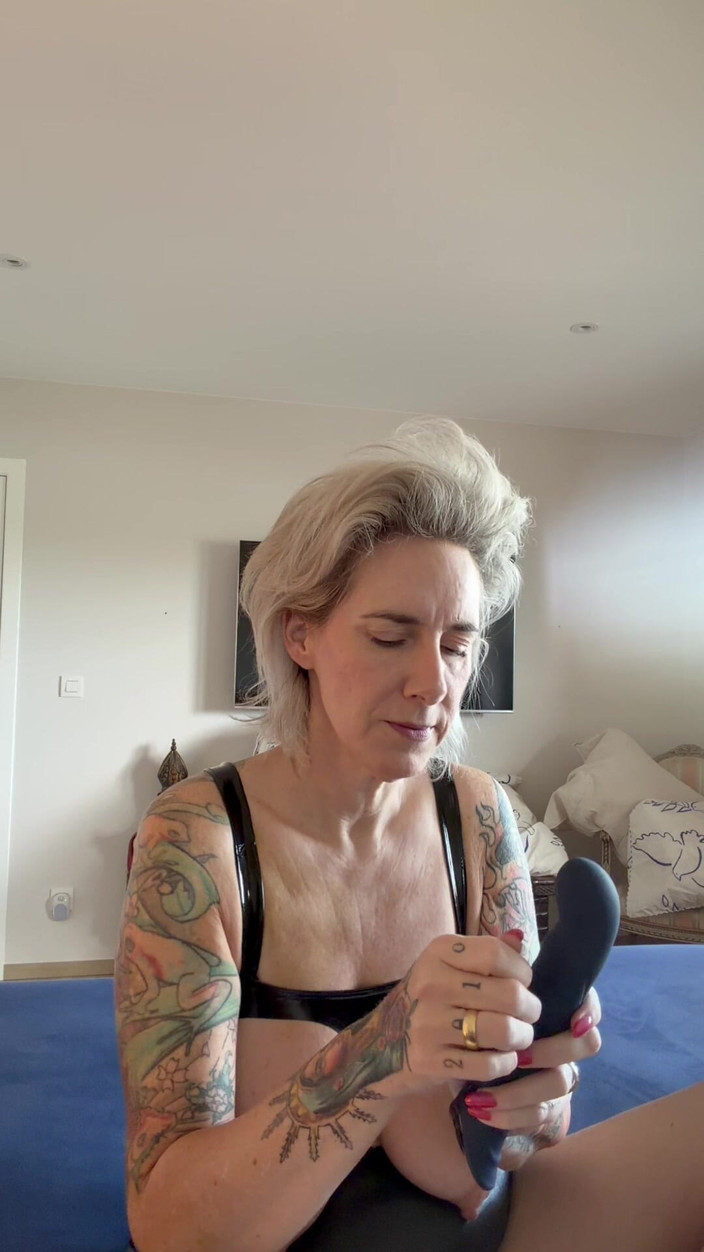 MamaMariaxxx: Testing the Midnight Rabbit, an Other Toy for My Tight,...
