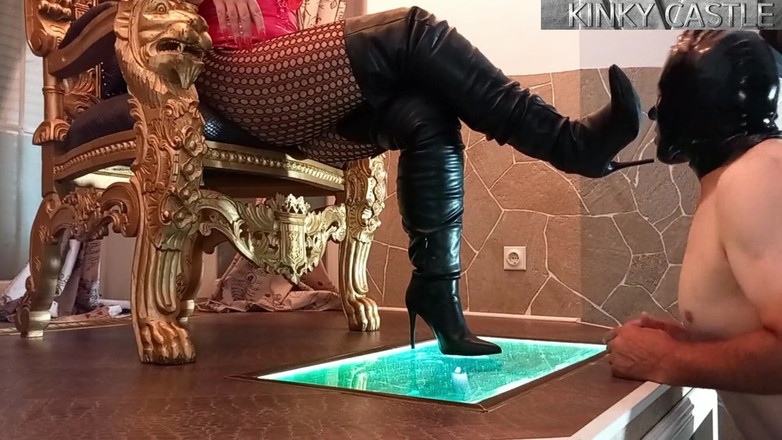 Kinky Castle: Misrtress luciana Stiefelputzdienst भाग 2
