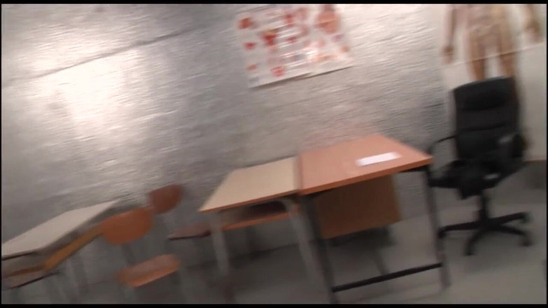Muschi movie official: Orgie în facultate