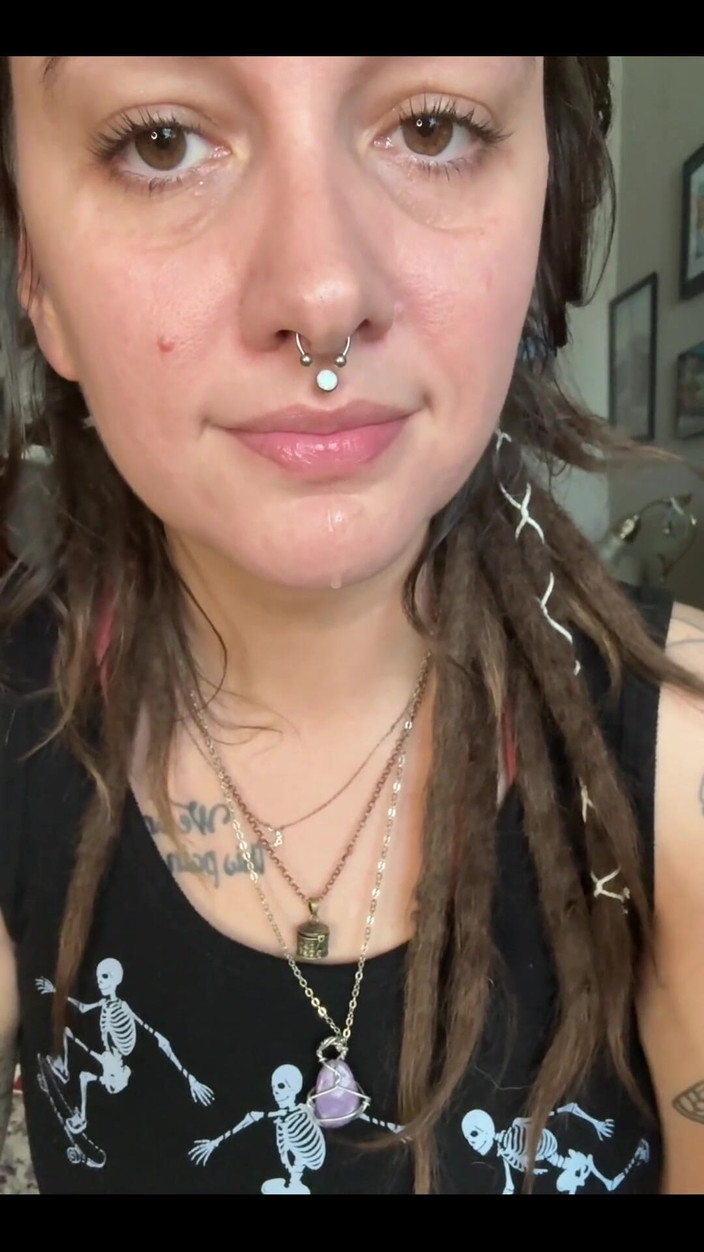 Chery Trees: Dmuchanie dymu na ciebie i ślinienie się