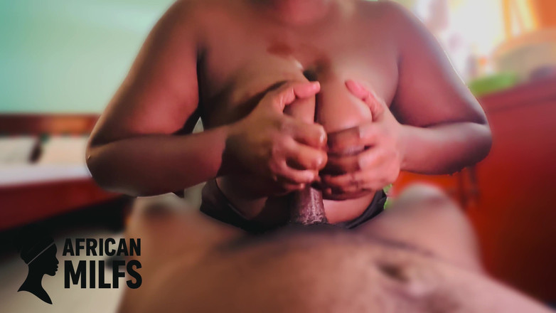 African matures: Mein Stiefsohn Liebt Seinen Morgendlichen Tittenjob Und Ich Bin Mehr...