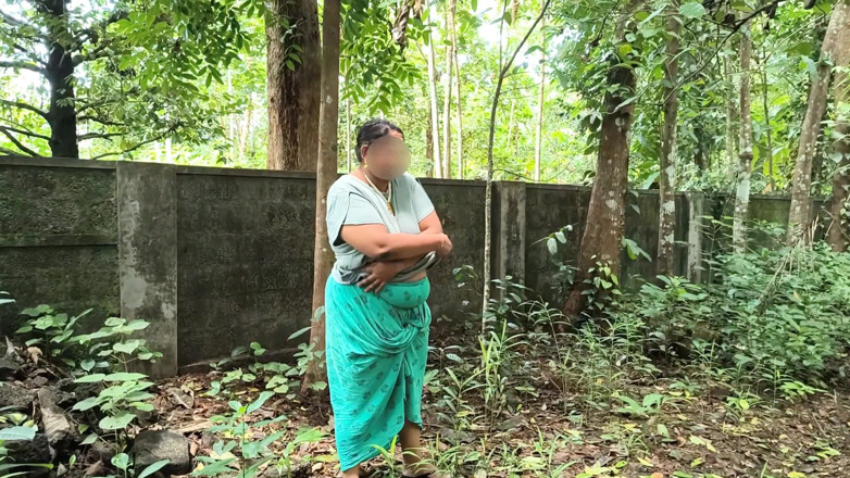 Anne Ipe: Gadis gemuk india lagi bugil di hutan