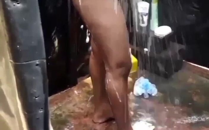 Ramesh: Vídeo de banho ao ar livre em Srilanka