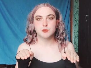 Kitty_Cross: 白色twwink crossdresserkitty独自在家制作热辣表演
