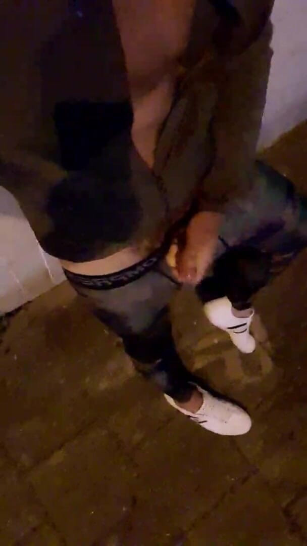 Slutboyben: Slutboyben cam4 pornoqueen benjamin xposeing ở nơi công cộng ban đêm