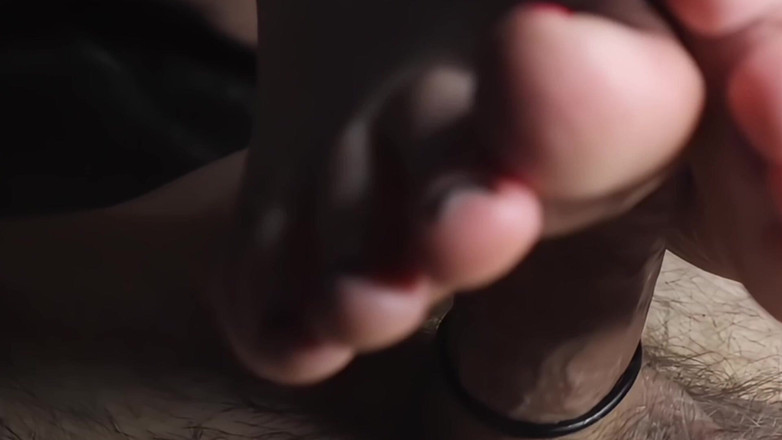 GingerFeet: Close no footjob