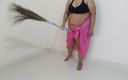 Aria Mia: Сексуальная тетушка занимается сексом с метлой во время подметания дома - хинди Ясный звук