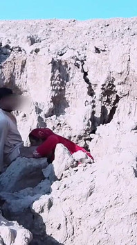 Hintli eski ateşli evli kadın sert sikişiyor