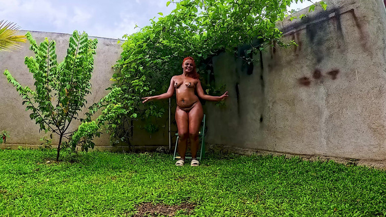 Beauty7Angels: La sexy bb con un bikini oliato ci prova e...