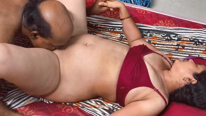 Sexy sindu: India esposa caliente mostrando su cuerpo desnudo caliente antes del...