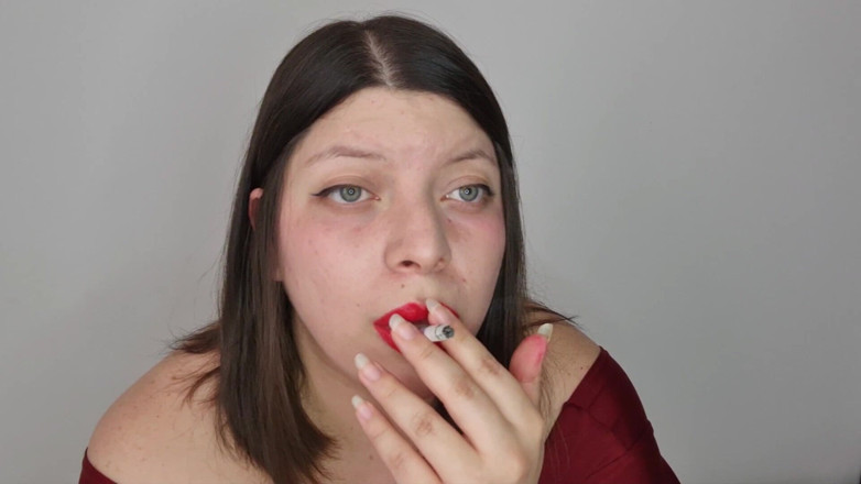 Alice H: Smoking Close-up