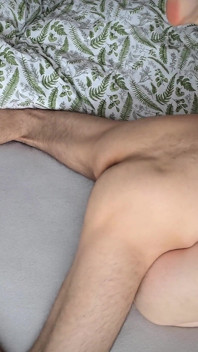 Distracție romantică cu degetul și sex blând cu ejaculare pe pizda mea păroasă!
