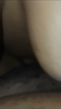 Ayah tiri batang kecil menjilat pepek saya dan saya twerk pada batangnya