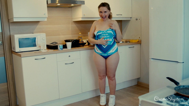 MILF Oxana: Oxana'nın mutfak gösterisi - sweet oxana