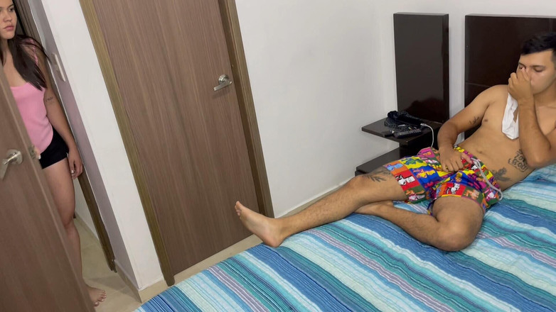 kathalina bronw: Meine schüchterne stiefschwester erwischt mich beim masturbieren mit ihrer Unterwäsche...