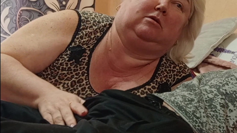 Zona901: Muie neașteptată de la mama vitregă cu spermă în gură și înghițire