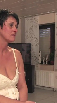 Scopata a tre per ragazze sexy in varie posizioni - DVD