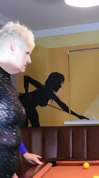 Joolz V Molly na stole bilardowym w bardzo zapracowanym pubie!
