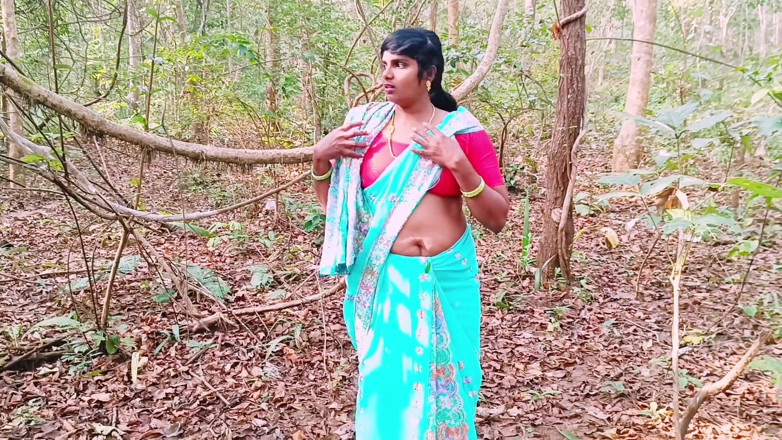 Telugu honey lips: インドのアウトドアセックス。テルグ語の汚い話。