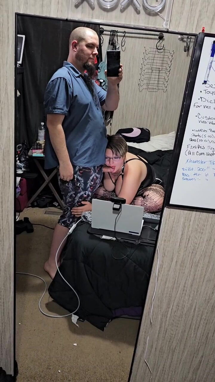 Funhousewife69: È entrato in camera da letto e mi ha fatto...