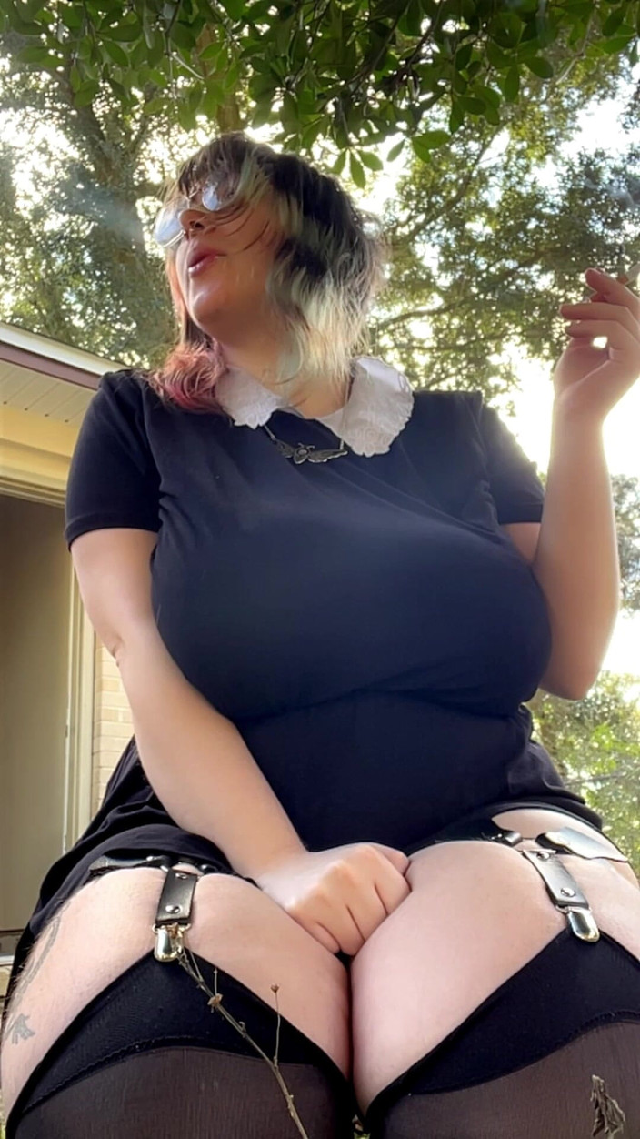 Mushroombitchx: Compilation di fumate di sigarette