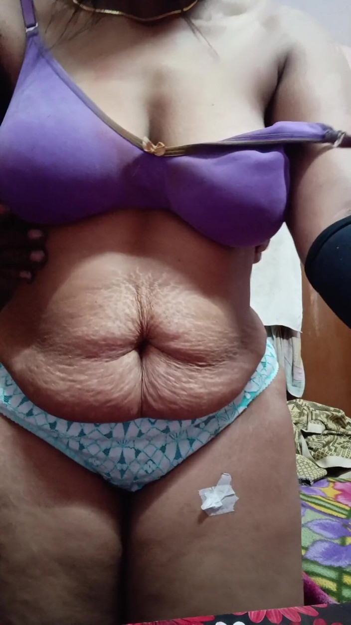 Priya aunty: Desi Wife and Husband Hot
