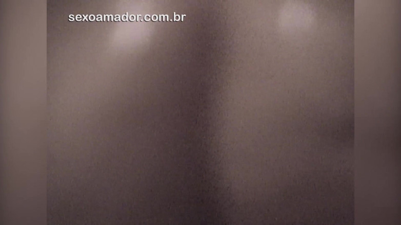 Amateurs videos: Video amatoriale di una giovane mora che si fa la...