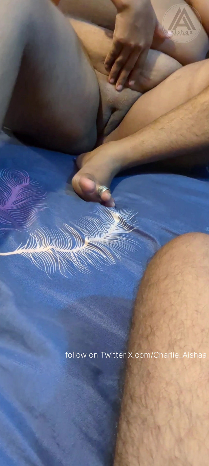 CharlieAishaa: Indická manželka Aishaa téměř přistižena při zábavě s cizincem