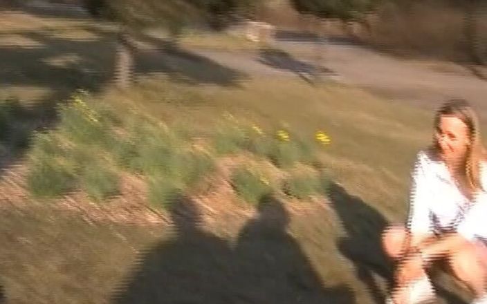 German amateur couples: Блондинка німецька повія отримує трах в її пизду на публіці